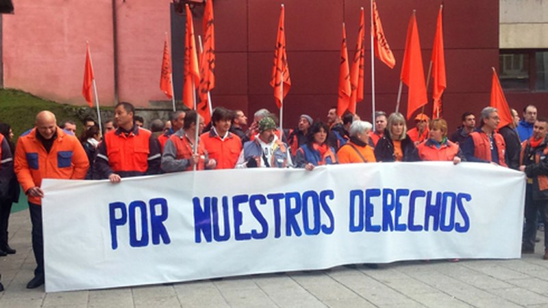 Zumarragako ArcelorMittal enpresakoak Eibarko epaitegian bildu dira