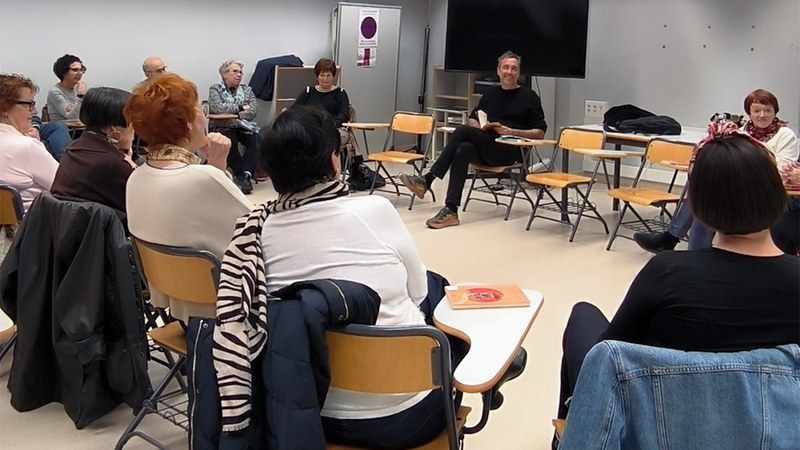 Abian da helduentzako gaztelaniazko irakurketa klubean izen-emateko epea