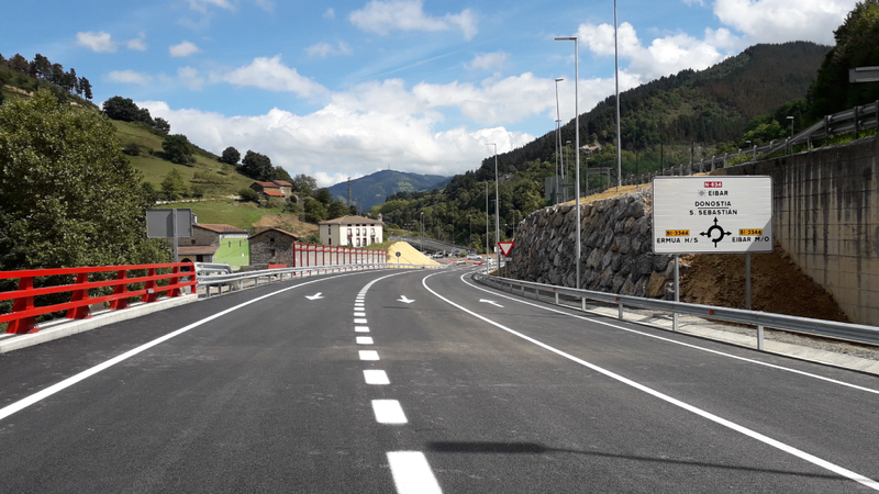 Ermuko saihesbidearen aldeko plataformak salatu du kamioien trafiko murrizketak ez direla oraindik indarrean sartu