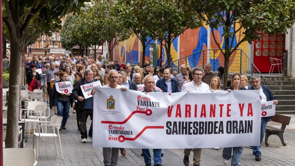 Ermuko saihesbidearen atzerapenaz galdetuko du aldeko plataformak udalbatzan