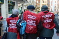 Gutxieneko pentsioak gutxieneko soldatarekin parekatzea eskatu zuten manifestazioan