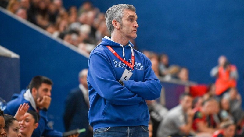 Imanol Alvarez eskubaloi entrenatzaileak Bera Bera lagako du bederatzi denboraldiren ostean