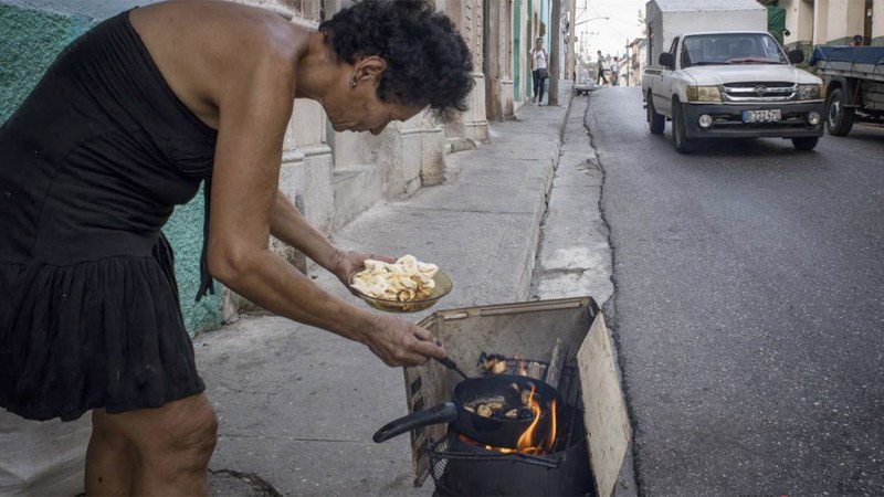 Kubara bidaltzeko oinarrizko produktuen bilketa egingo dute zapatuan EHKSk eta IASek, Euskadi-Cuba elkartearekin