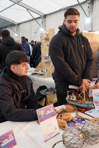 Lanbide Heziketako 3.000 ikasletik gora elkartu dira Ikasenpresa Azokan