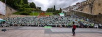 Minbiziaren Aurka Gipuzkoan elkarteak antolatutako martxak Eibarko kaleak elkartasunez bete ditu berriro
