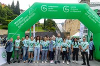 Minbiziaren Aurka Gipuzkoan elkarteak antolatutako martxak Eibarko kaleak elkartasunez bete ditu berriro
