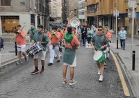 Minbiziaren Aurka Gipuzkoan elkarteak antolatutako martxak Eibarko kaleak elkartasunez bete ditu berriro