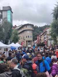"Salto-saltoka" lelopean, jai giro paregabea sortu da Elgoibarren ospatu den Kilometroak jaian "Salto-saltoka" lelopean, jai giro paregabea sortu da Elgoibarren ospatu den Kilometroak jaian