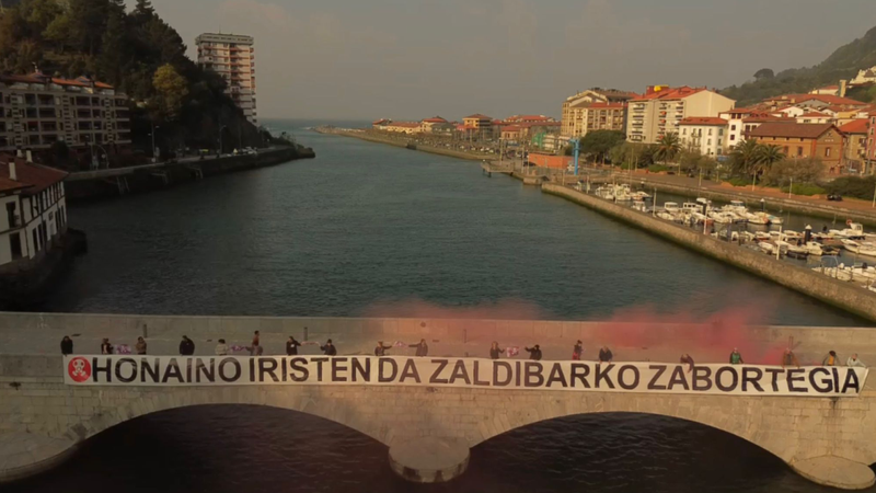 Zaldibar Argituk salatu du lixibiatuak Deba ibaira kontrolik gabe isurtzen direla