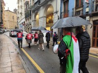 Zortzi urteko borroka ospatzeko manifestazioa egin dute pentsiodunek Zortzi urteko borroka ospatzeko manifestazioa egin dute pentsiodunek