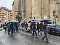 Zortzi urteko borroka ospatzeko manifestazioa egin dute pentsiodunek Zortzi urteko borroka ospatzeko manifestazioa egin dute pentsiodunek