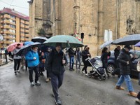 Zortzi urteko borroka ospatzeko manifestazioa egin dute pentsiodunek Zortzi urteko borroka ospatzeko manifestazioa egin dute pentsiodunek