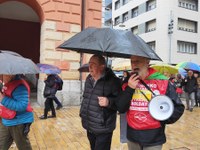 Zortzi urteko borroka ospatzeko manifestazioa egin dute pentsiodunek Zortzi urteko borroka ospatzeko manifestazioa egin dute pentsiodunek