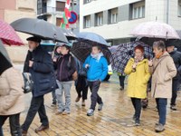 Zortzi urteko borroka ospatzeko manifestazioa egin dute pentsiodunek Zortzi urteko borroka ospatzeko manifestazioa egin dute pentsiodunek