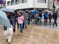 Zortzi urteko borroka ospatzeko manifestazioa egin dute pentsiodunek Zortzi urteko borroka ospatzeko manifestazioa egin dute pentsiodunek